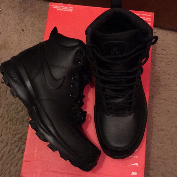 nike lace up boots